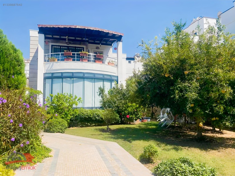 Doğuş Emlak'tan Bahçelievlerde Havuzlu Site İçinde 2+1 Daire — fotoğraf 2