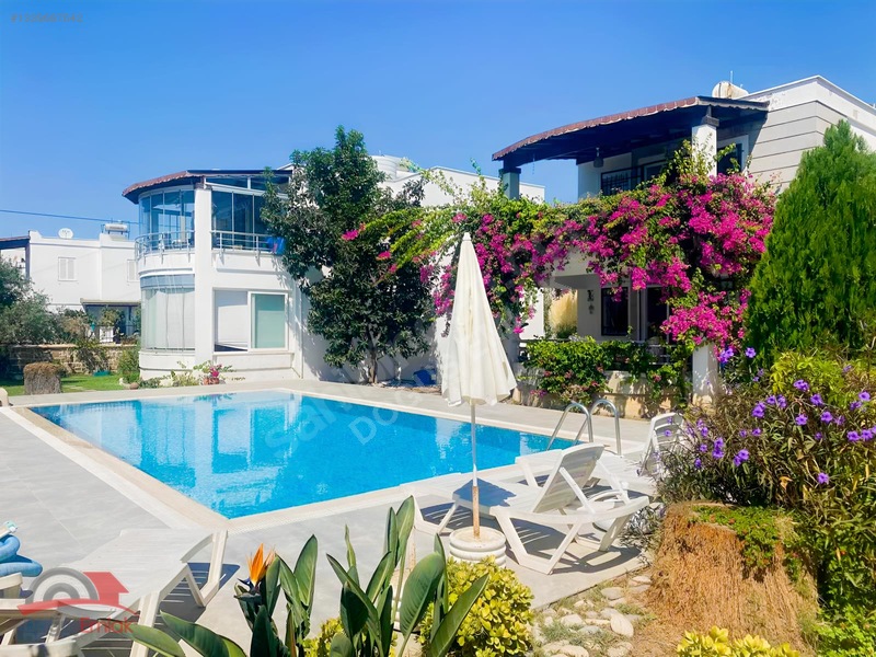 Doğuş Emlak'tan Bahçelievlerde Havuzlu Site İçinde 2+1 Daire — fotoğraf 3