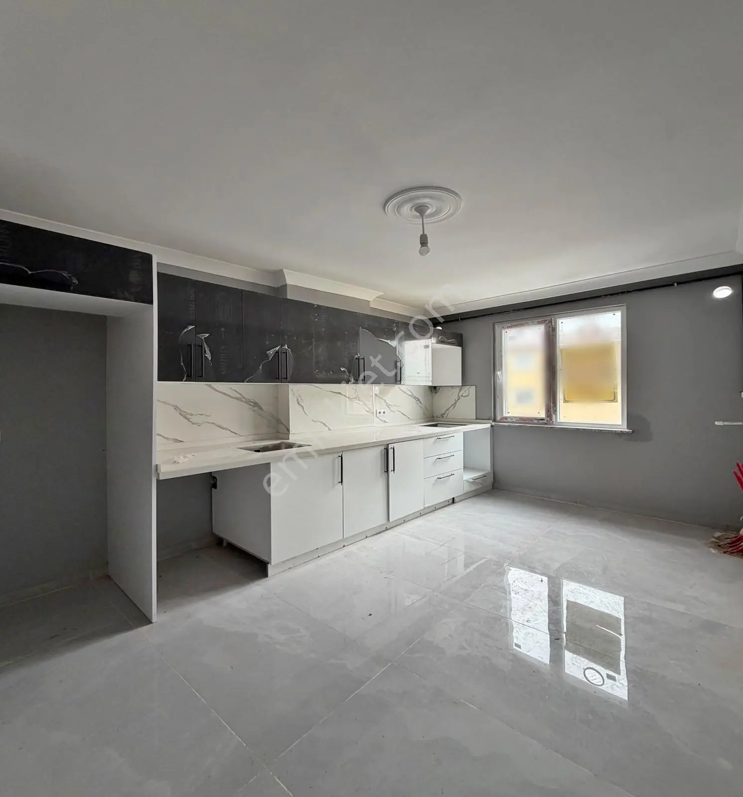 Kod 5466 Yunus Emre Mah. Caddeye Cephe Satılık 2+1 Arakat — fotoğraf 6