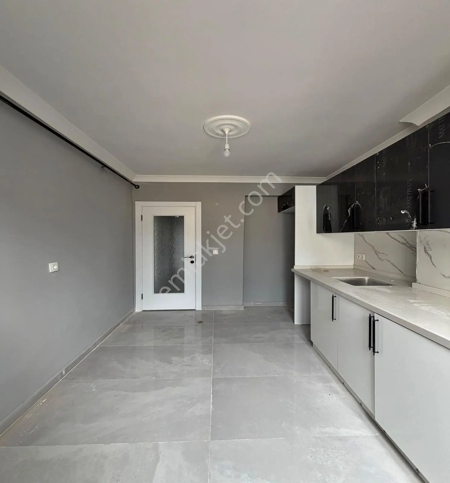 Kod 5466 Yunus Emre Mah. Caddeye Cephe Satılık 2+1 Arakat — fotoğraf 8