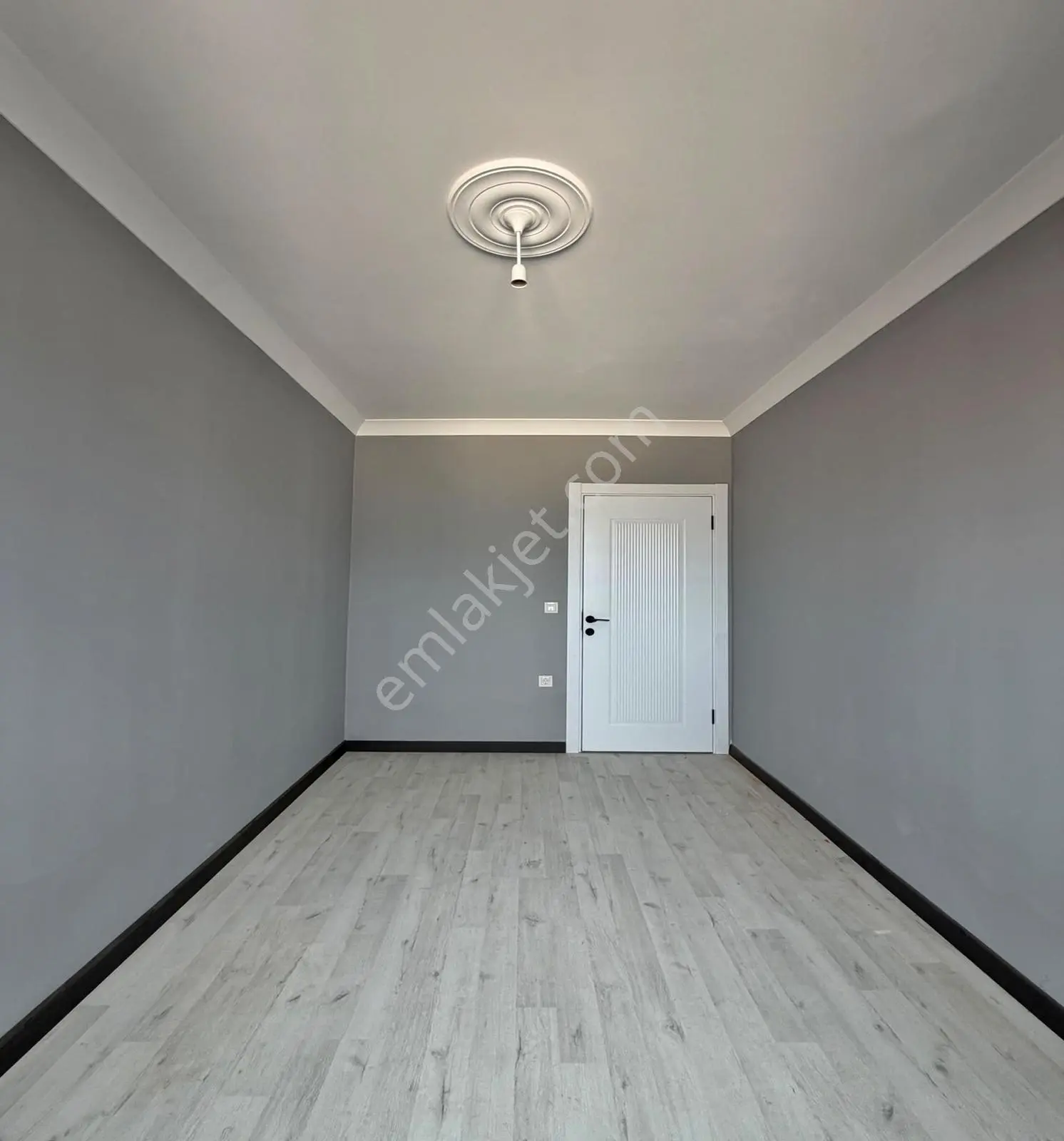 Kod 5466 Yunus Emre Mah. Caddeye Cephe Satılık 2+1 Arakat — fotoğraf 15