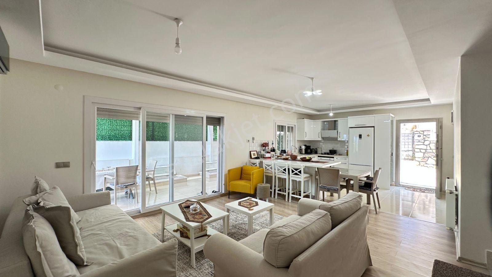 Çeşme Çiftlik'Te Full Deniz Manzara Dubleks İkiz Villa 3+1Eşyalı