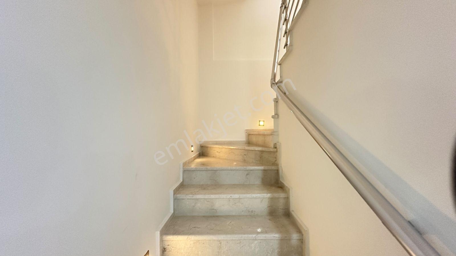 Çeşme Çiftlik'te Full Deniz Manzara Dubleks İkiz Villa 3+1eşyalı — fotoğraf 7