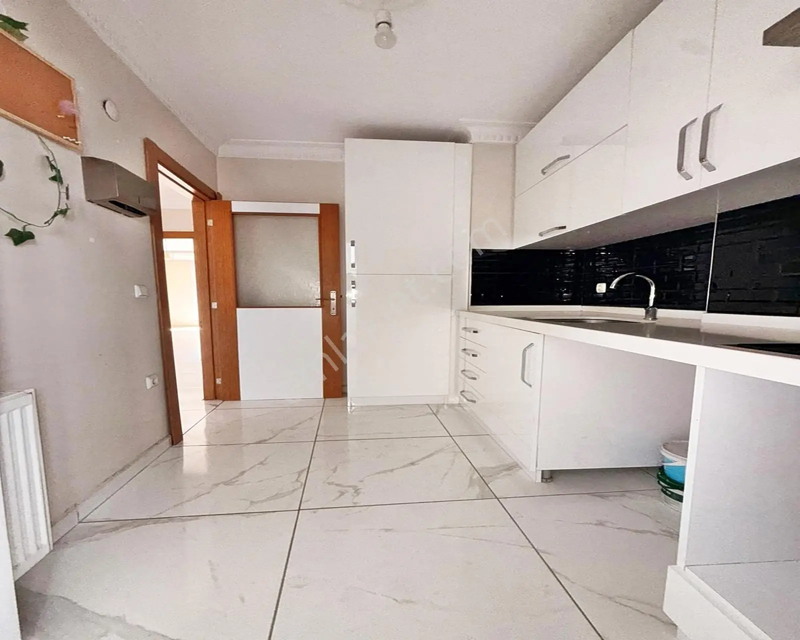 Esenyurt Çınar Mah. 1+1 80 M2 Satılık Ara Kat 2.399.000 Tl — fotoğraf 2