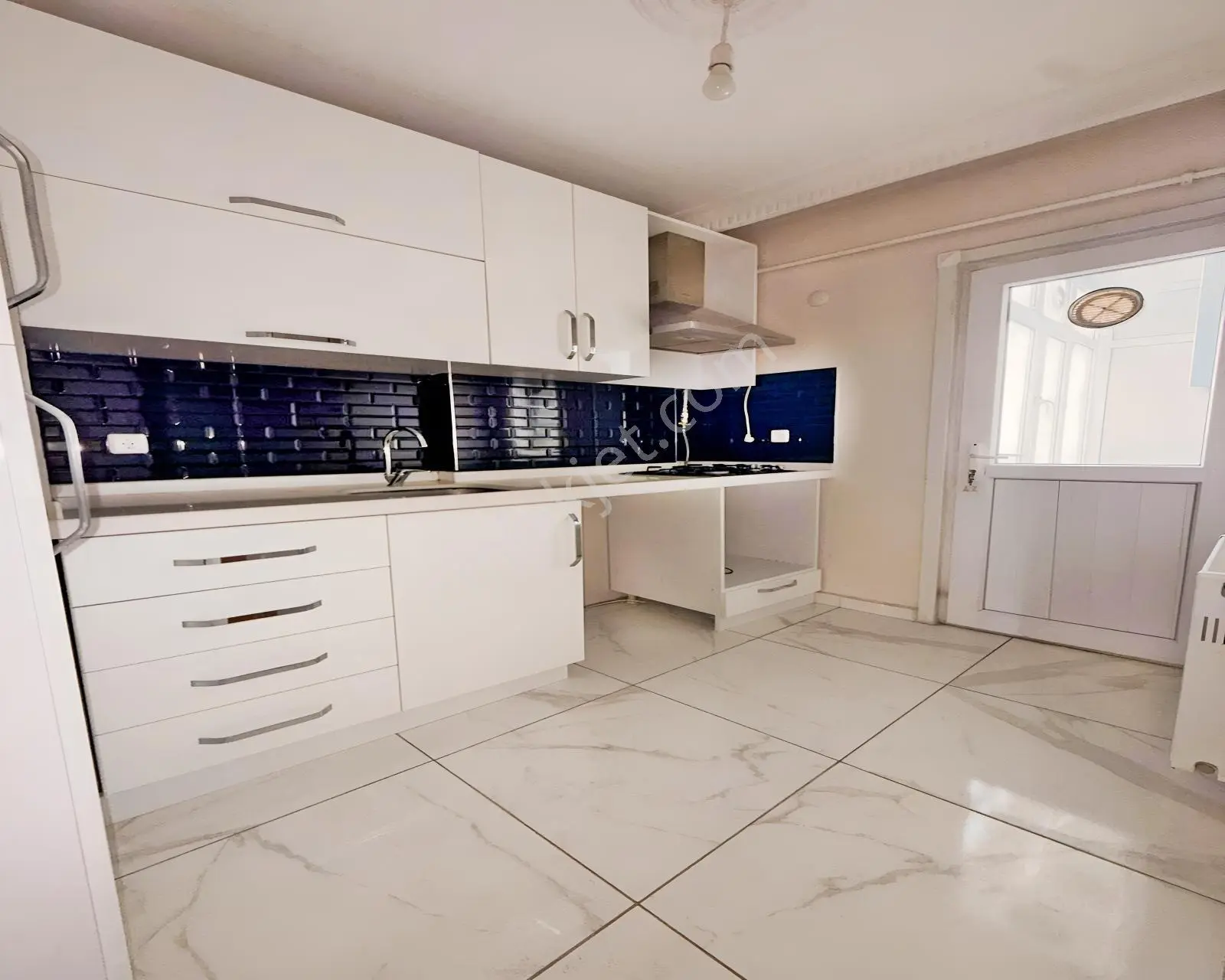Esenyurt Çınar Mah. 1+1 80 M2 Satılık Ara Kat 2.399.000 Tl — fotoğraf 3