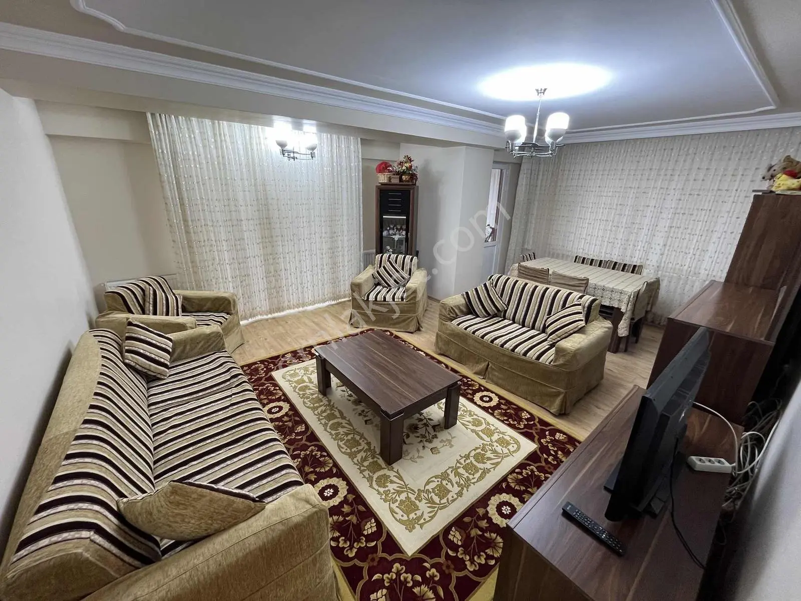 Muhittin Mah. 3+1 Ön Cephe Site İçi 150 M2 Daire