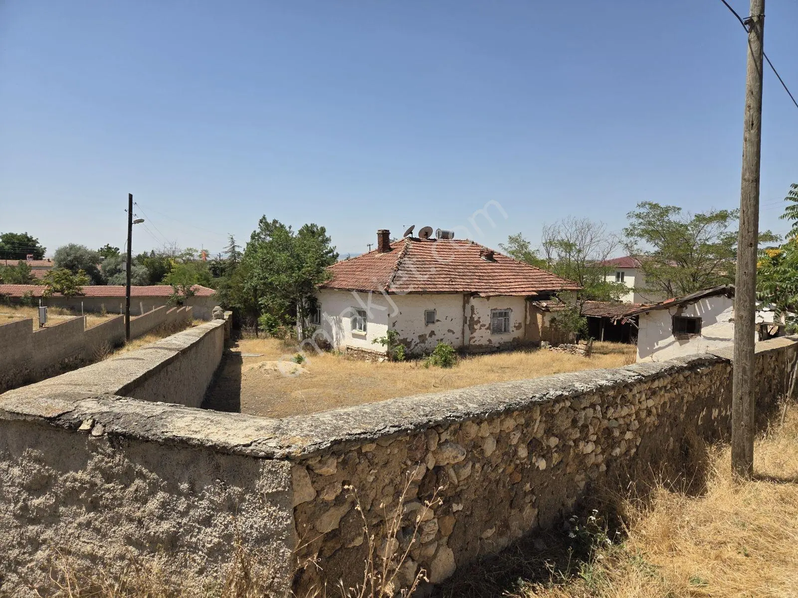 İmişehir Köy Merkezinde Satılık 1/3 Arsa Hissesi