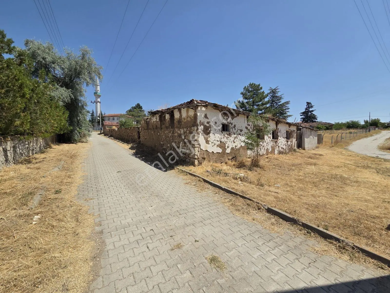 İmişehir Köy Merkezinde Satılık 1/3 Arsa Hissesi — fotoğraf 4