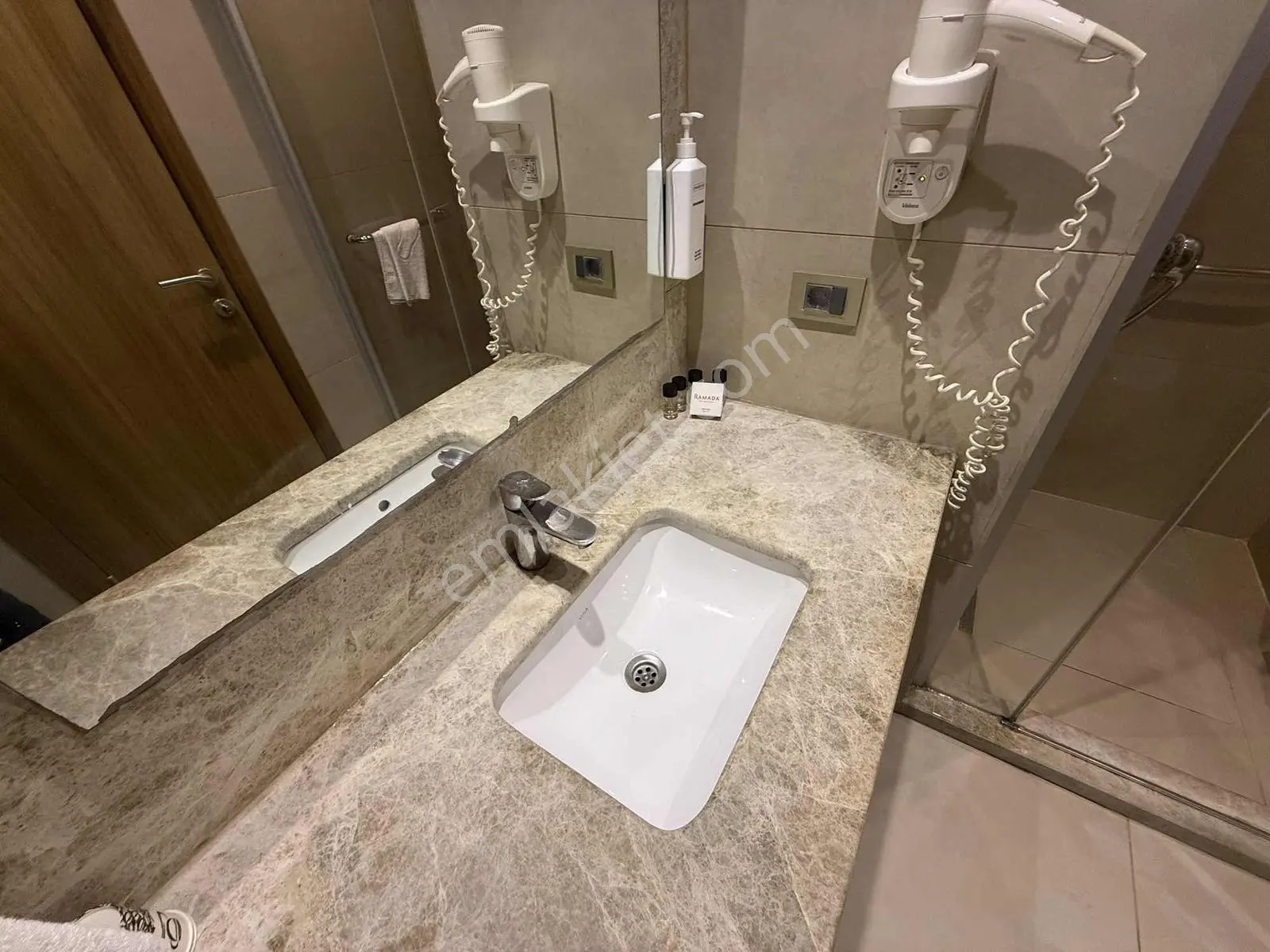 Kuşadası Ramada Resort 1+0 Full Manz Full Eşyalı Denize İlk Site — fotoğraf 10