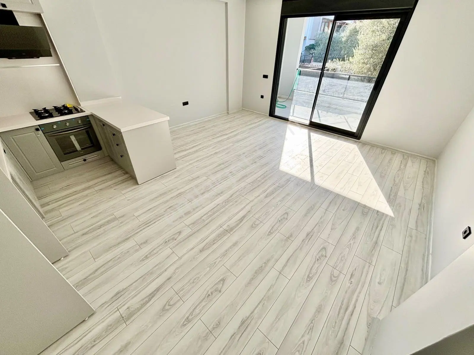 Ay Emlaktanakçay'da Kazdağları Eteklerinde Yeşillikler İçerisinde Satılık 3+1 Çift Teraslı Villa — fotoğraf 7
