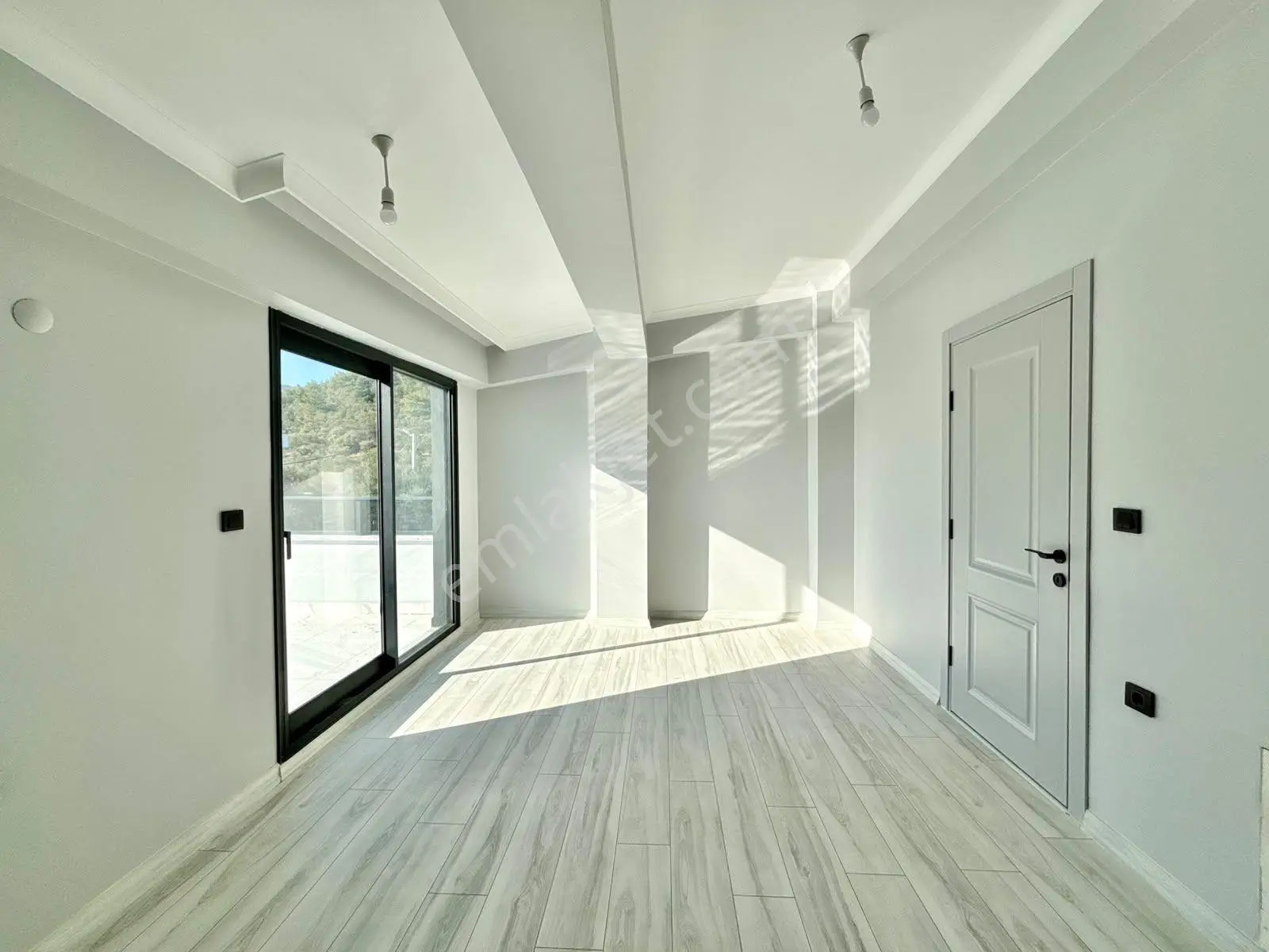 Ay Emlaktanakçay'da Kazdağları Eteklerinde Yeşillikler İçerisinde Satılık 3+1 Çift Teraslı Villa — fotoğraf 27