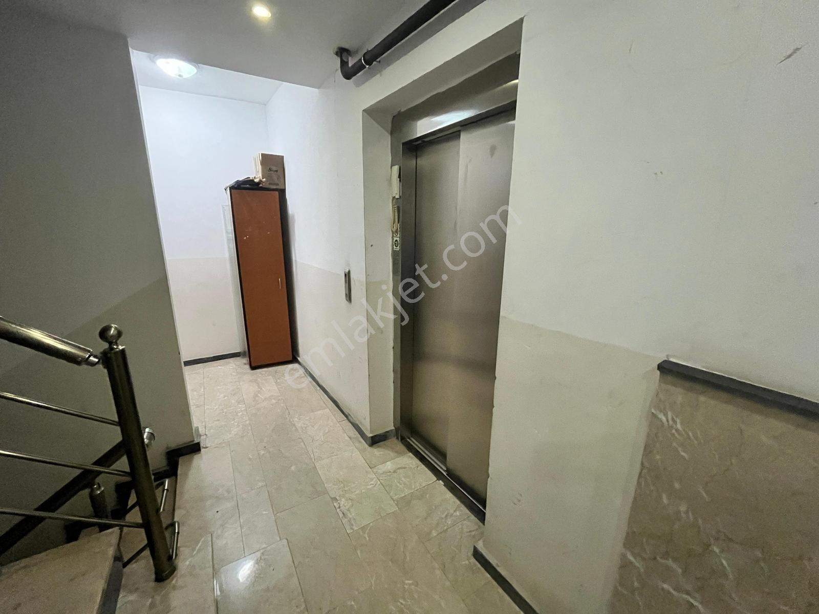 Samandırada Metronun Dibinde Satılık 2+1 Daire — fotoğraf 15