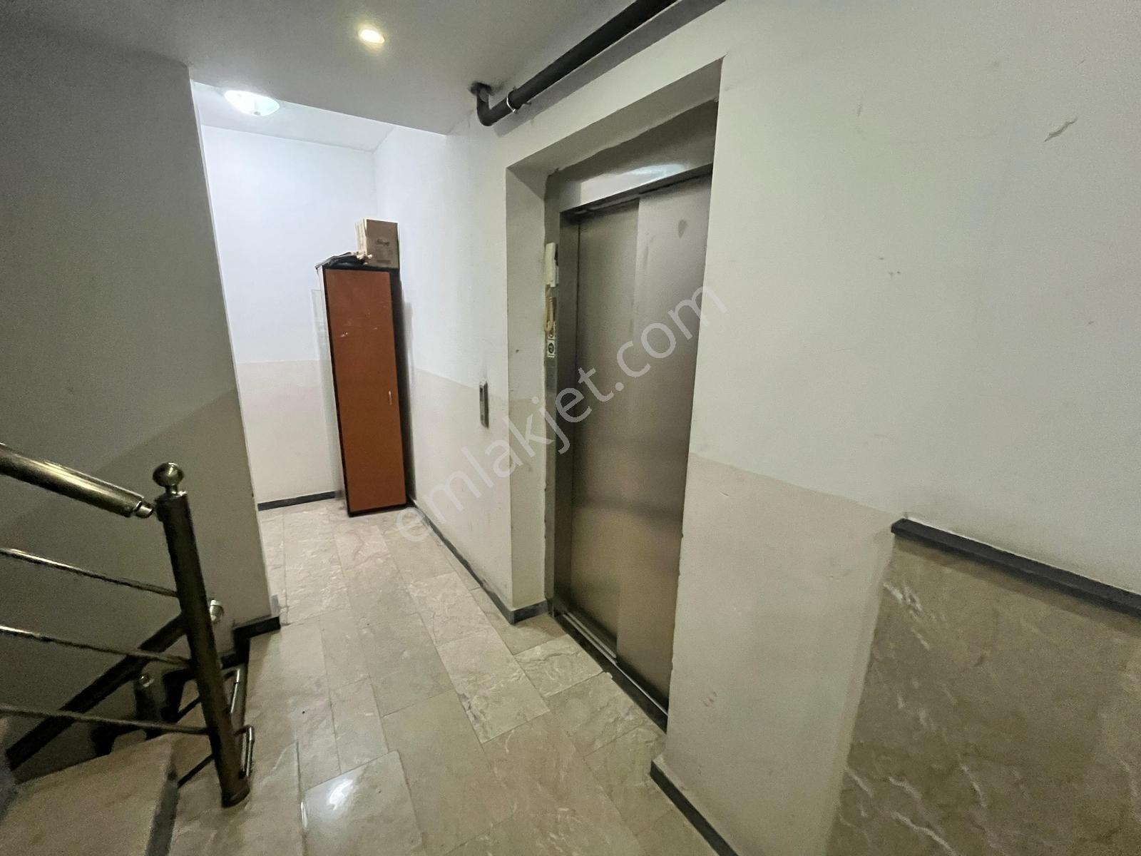 Samandırada Metronun Dibinde Satılık 2+1 Daire — fotoğraf 16