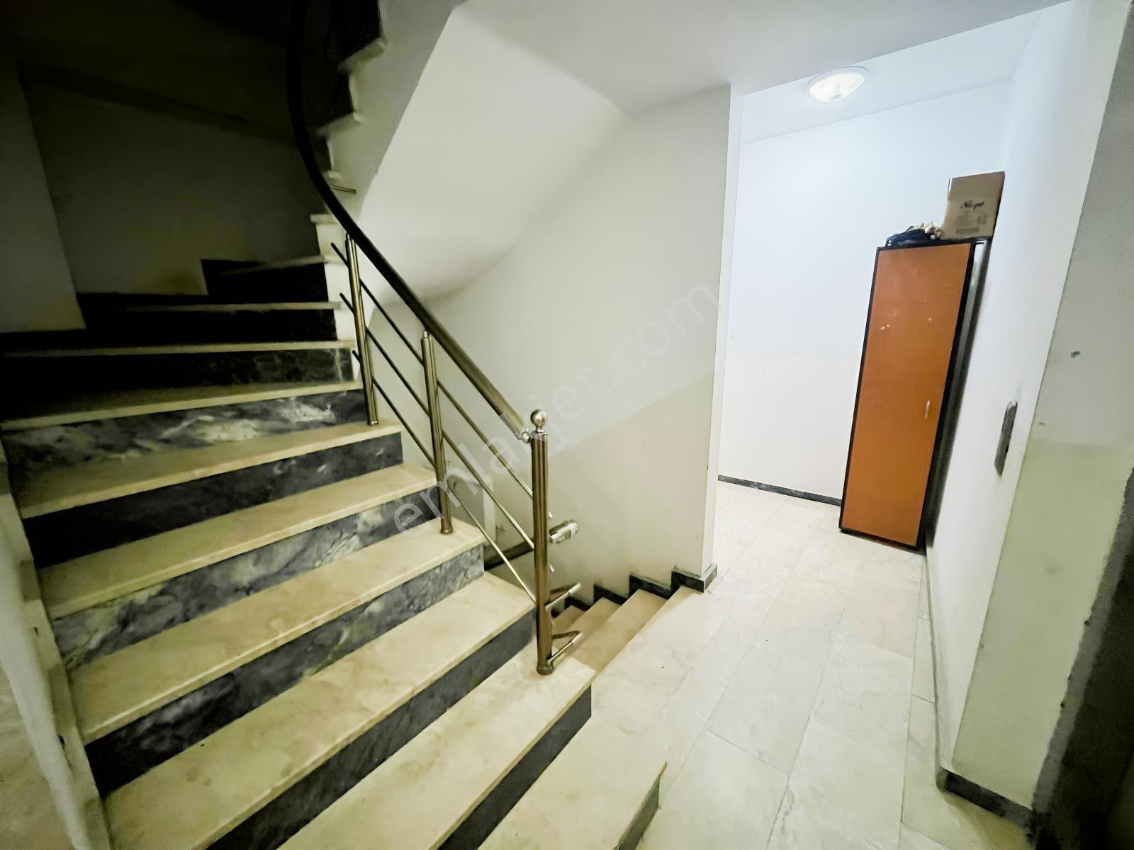 Samandırada Metronun Dibinde Satılık 2+1 Daire — fotoğraf 17