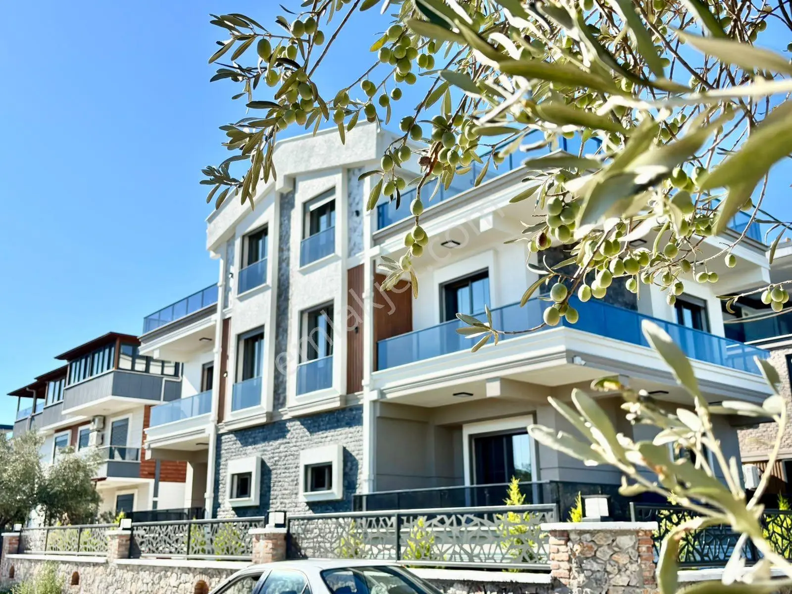 Ay Emlaktan Güre'de Yolun Altında Muhteşem Konumlu Denize 300 Mt Satılık 4+1 Lüks Müstakil Villa — fotoğraf 2
