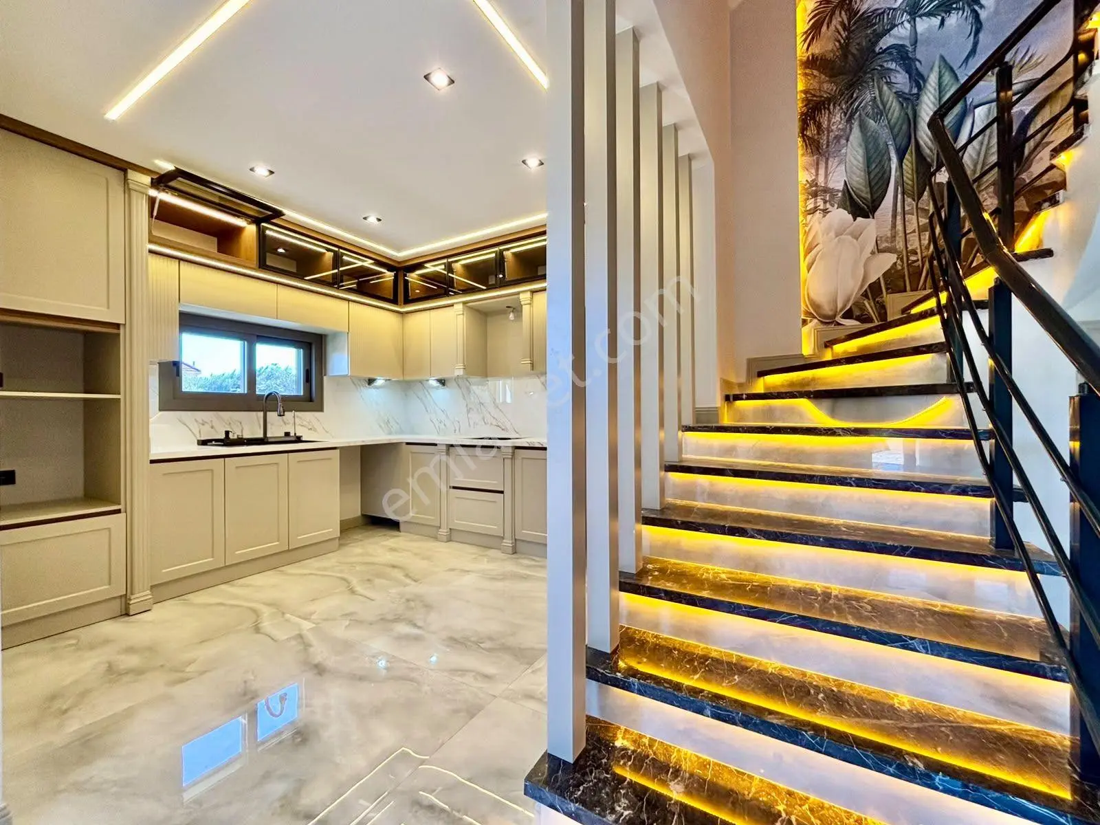 Ay Emlaktan Güre'de Yolun Altında Muhteşem Konumlu Denize 300 Mt Satılık 4+1 Lüks Müstakil Villa — fotoğraf 7
