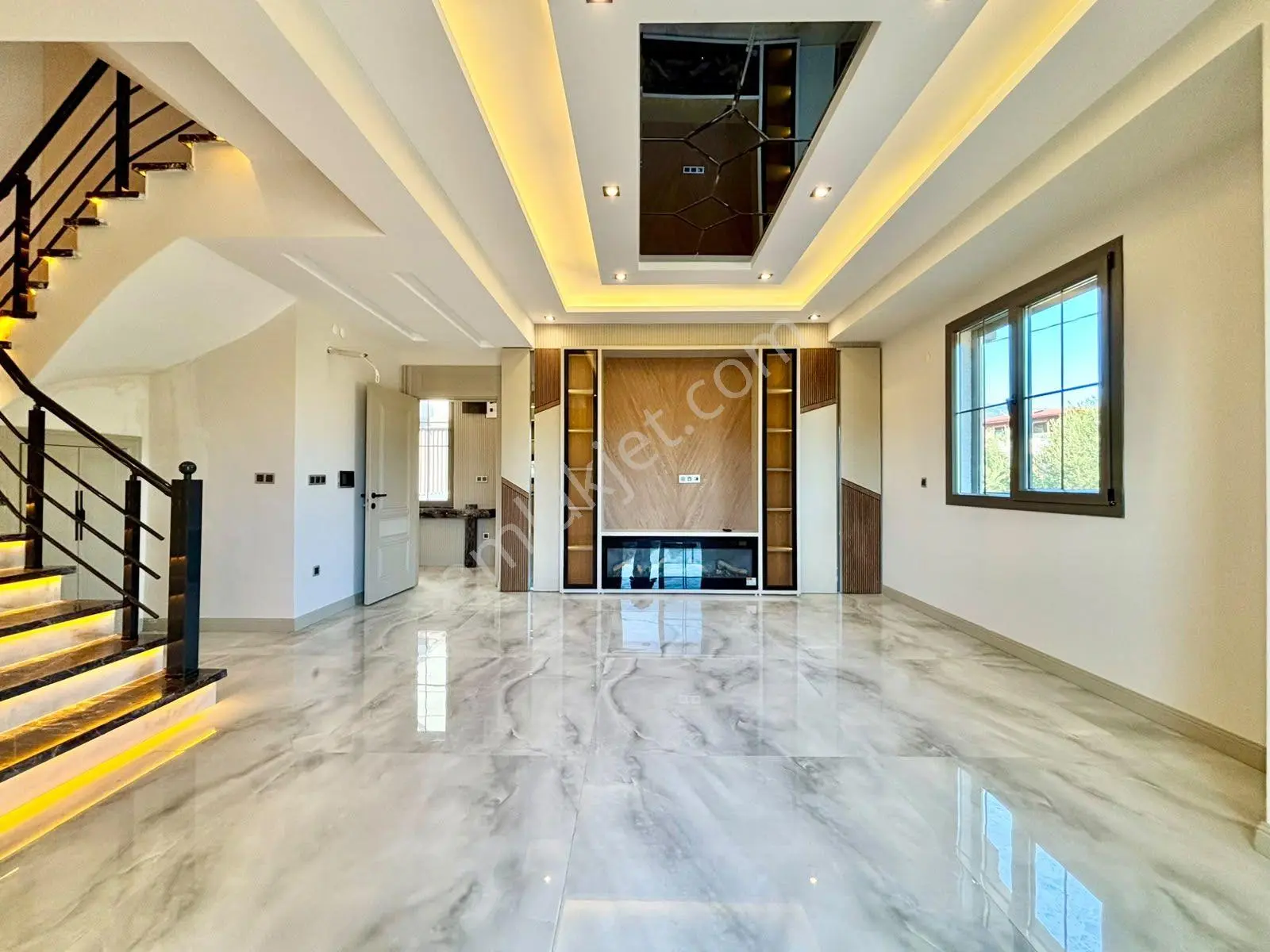 Ay Emlaktan Güre'de Yolun Altında Muhteşem Konumlu Denize 300 Mt Satılık 4+1 Lüks Müstakil Villa — fotoğraf 9
