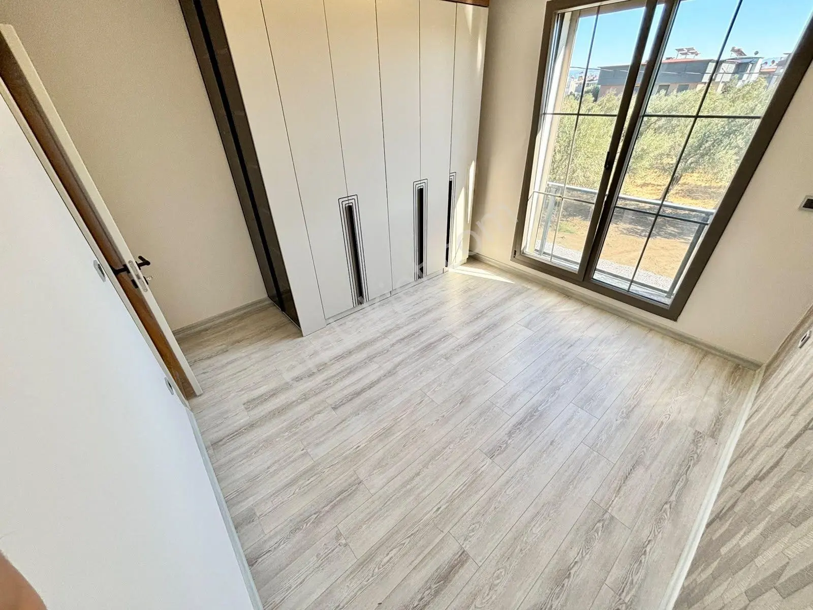 Ay Emlaktan Güre'de Yolun Altında Muhteşem Konumlu Denize 300 Mt Satılık 4+1 Lüks Müstakil Villa — fotoğraf 22