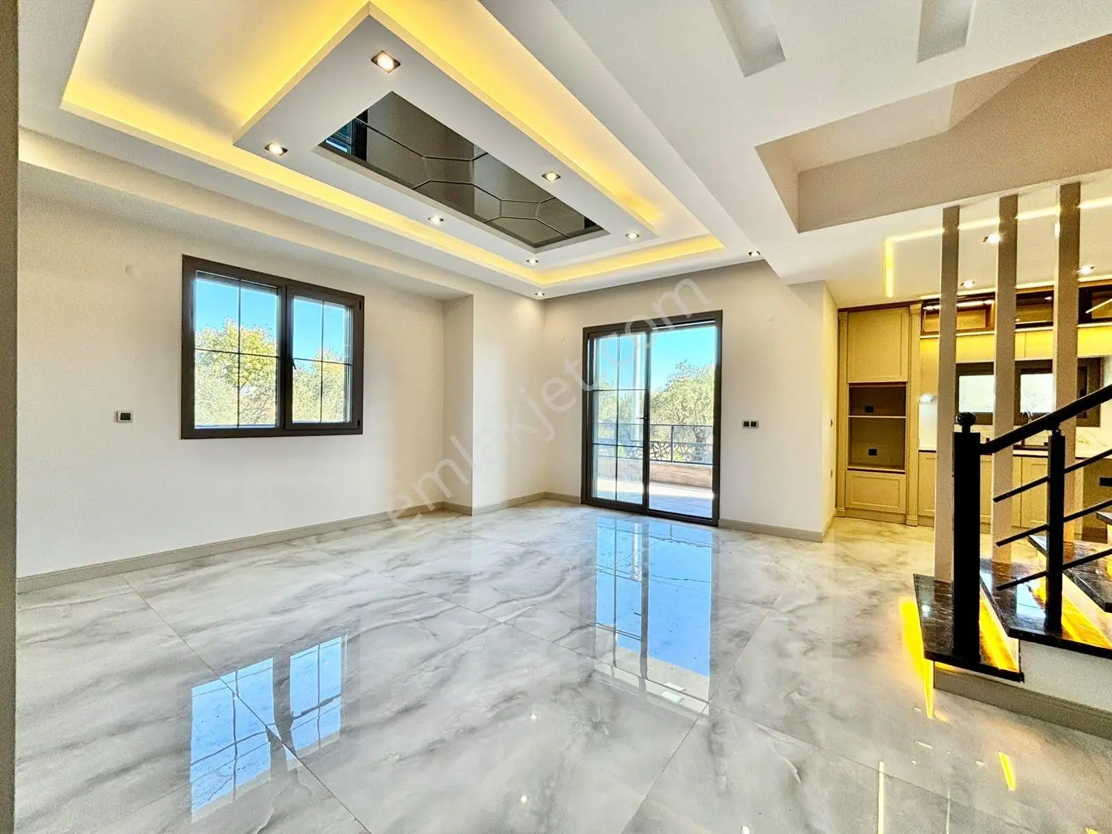 Ay Emlaktan Güre'de Yolun Altında Muhteşem Konumlu Denize 300 Mt Satılık 4+1 Lüks Müstakil Villa — fotoğraf 31