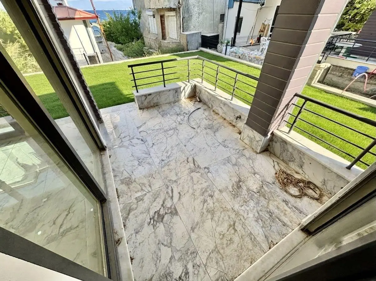 Ay Emlak'tan Güre'de Denize Sadece 50 Mt Deniz Manzaralı Geniş Bahçeli Satılık 3+1 Müstakil Villa — fotoğraf 8
