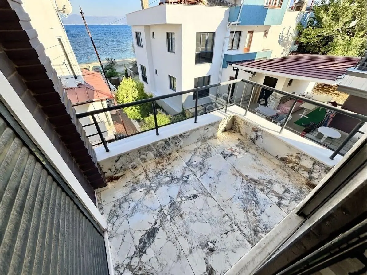 Ay Emlak'tan Güre'de Denize Sadece 50 Mt Deniz Manzaralı Geniş Bahçeli Satılık 3+1 Müstakil Villa — fotoğraf 9