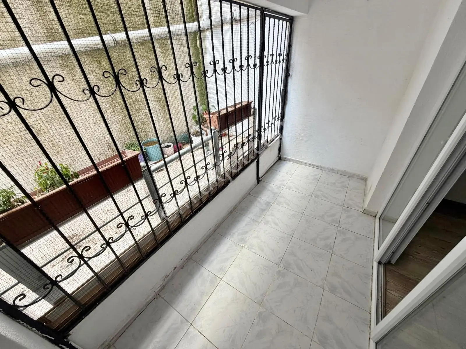Ataparkta 1291 Sokakta Uygun, Balkonlu Asansörlü Geniş 3+1 Daire — fotoğraf 9