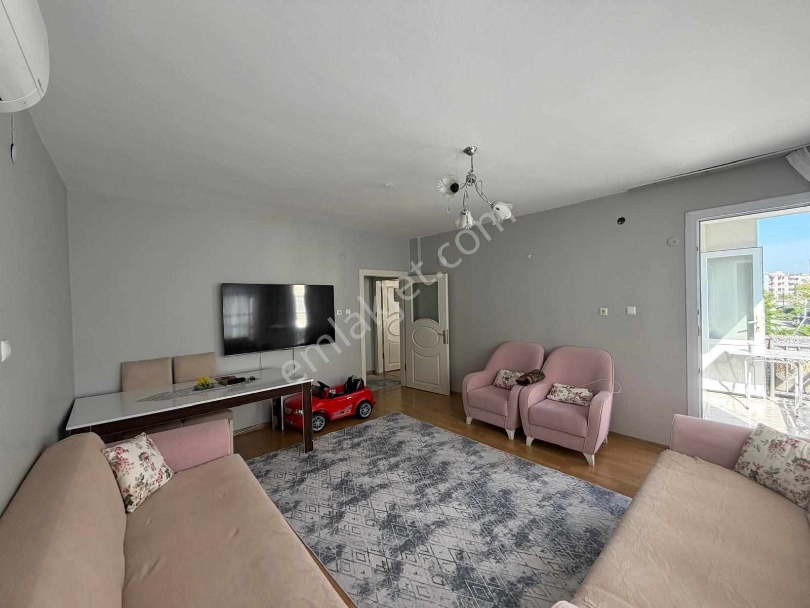 Prestij'den Sağlık'ta Geniş Oturumlu Temiz 3+1 Daire — fotoğraf 3