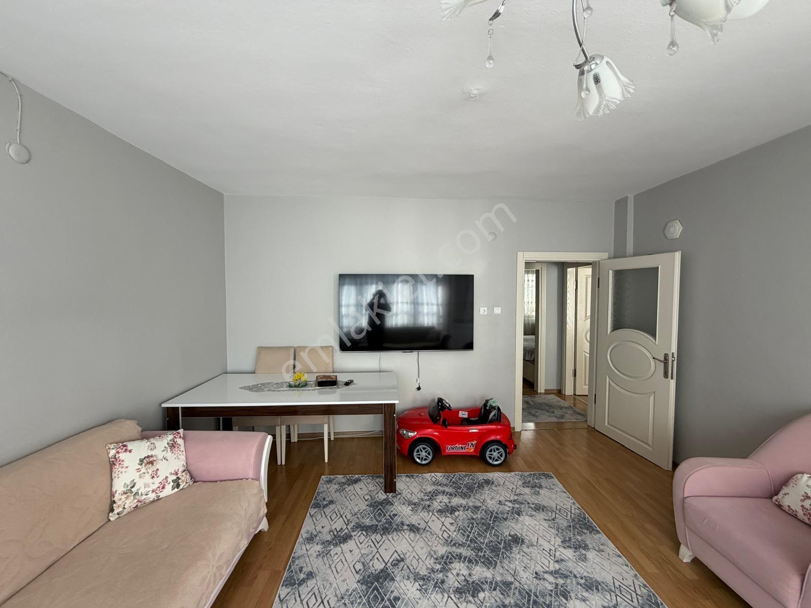 Prestij'den Sağlık'ta Geniş Oturumlu Temiz 3+1 Daire — fotoğraf 6