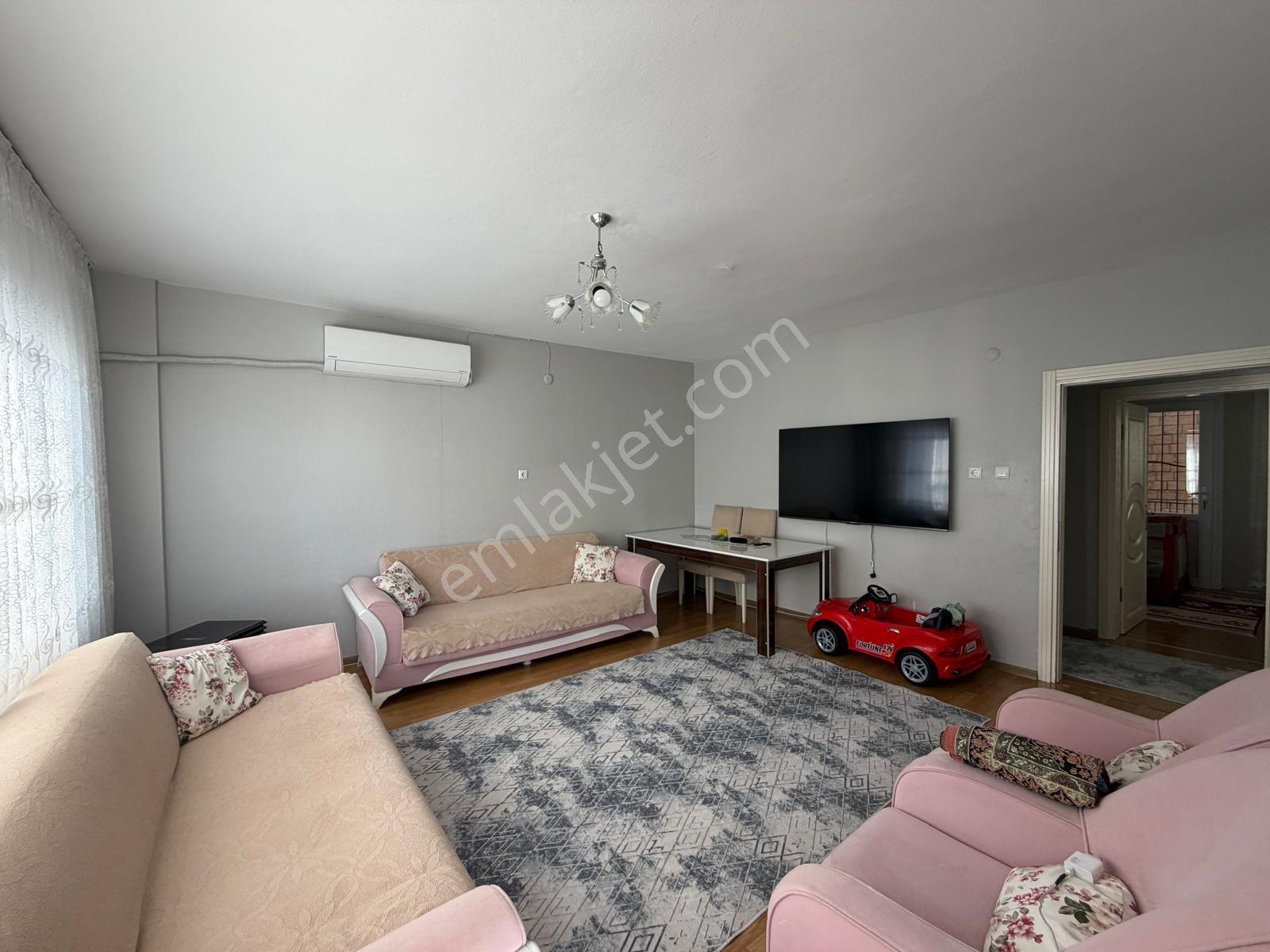 Prestij'den Sağlık'ta Geniş Oturumlu Temiz 3+1 Daire — fotoğraf 7