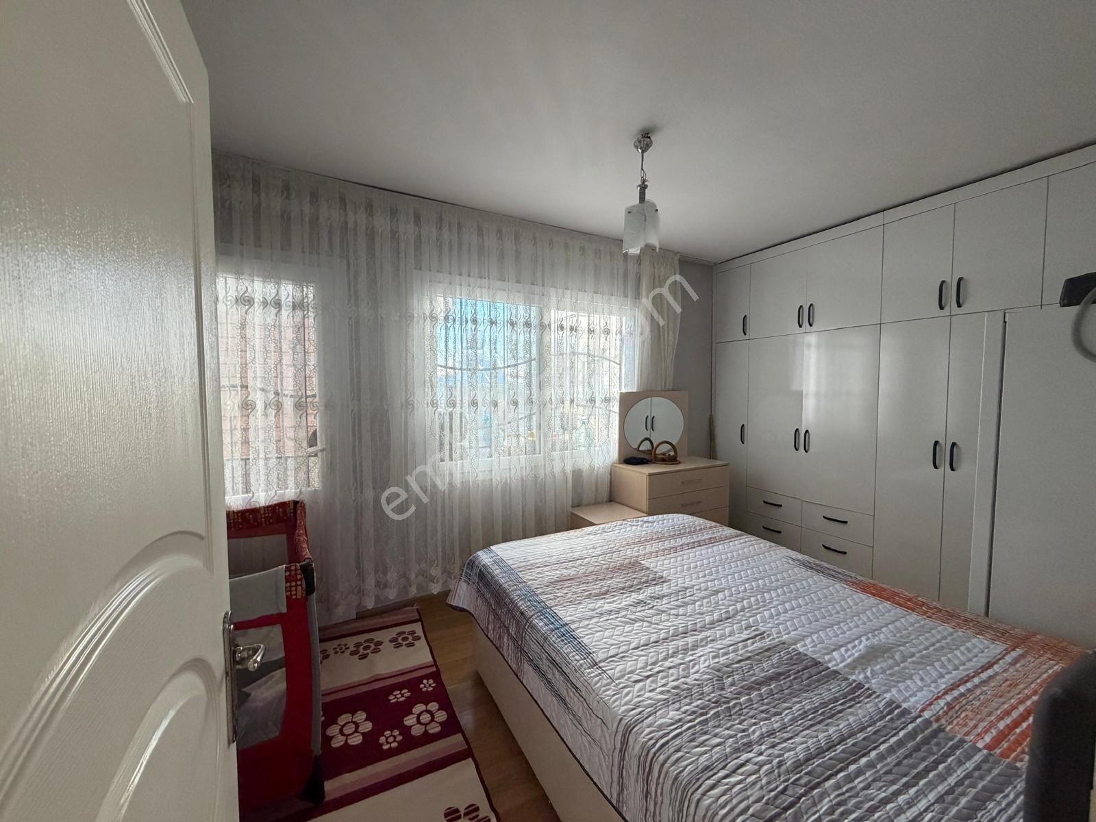 Prestij'den Sağlık'ta Geniş Oturumlu Temiz 3+1 Daire — fotoğraf 17