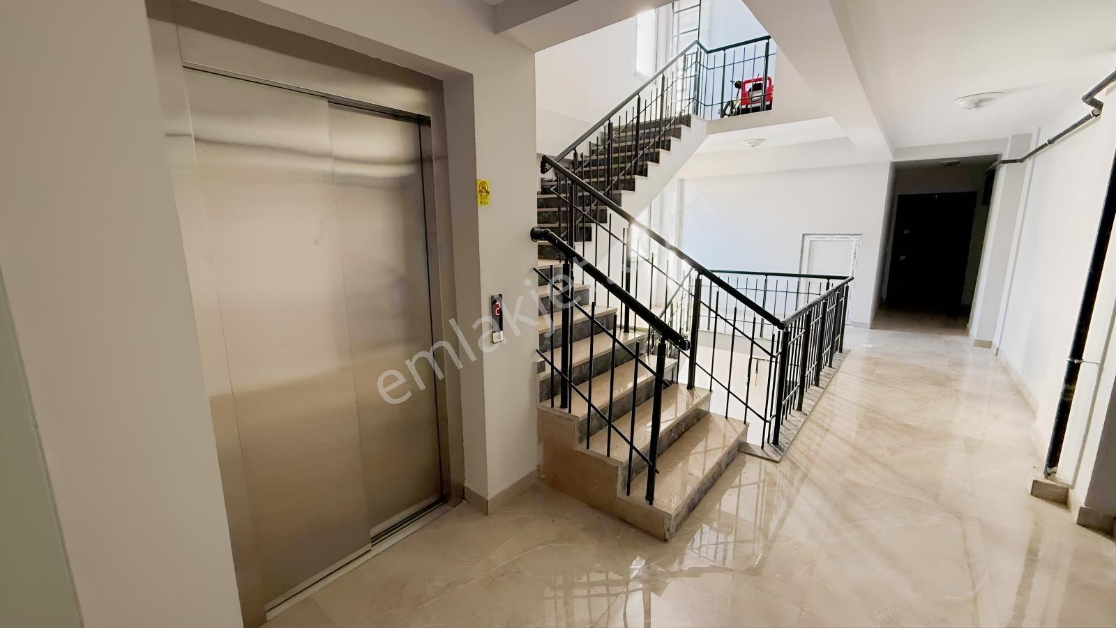 Rw Nova'dan Kartepe Fsm.mah Satılık 3+1 Çatı Dubleks Daire — fotoğraf 3