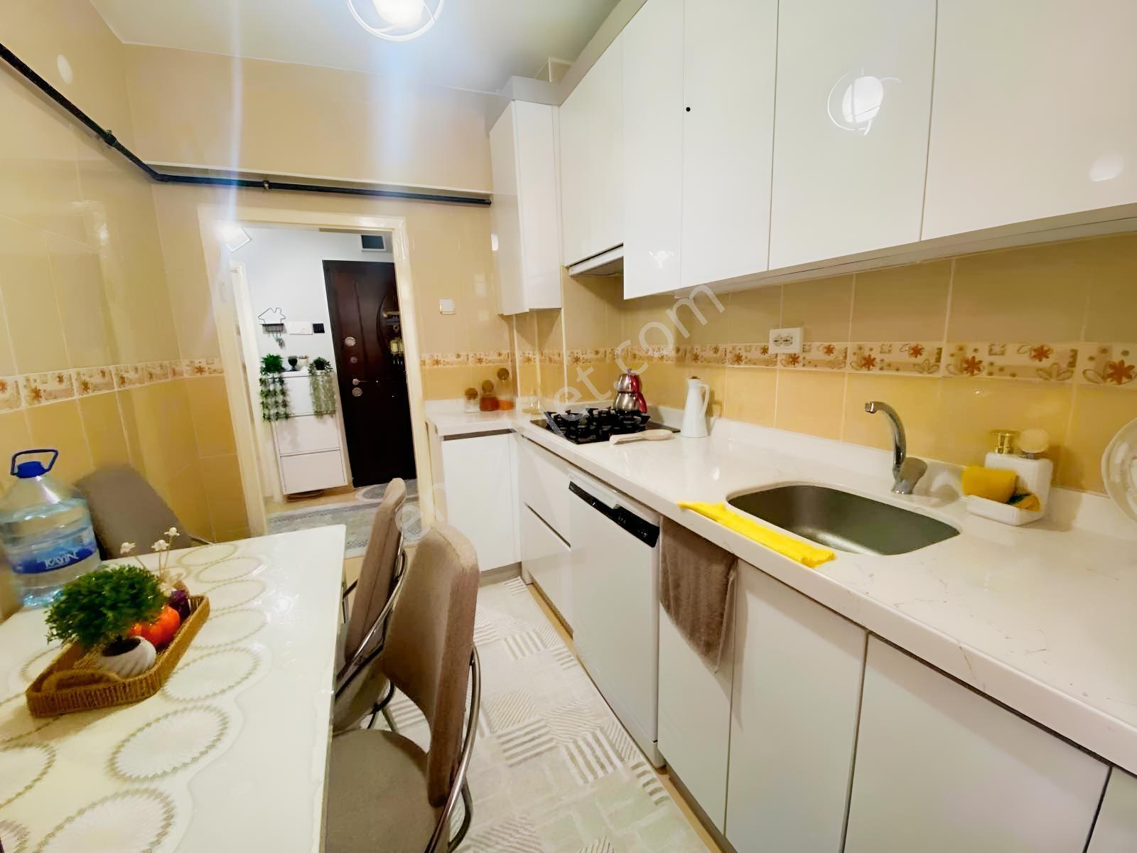 Ata Caddesi 2+1 Yüksek Griş Altta Daire Var Yapılı Merkezi Konum