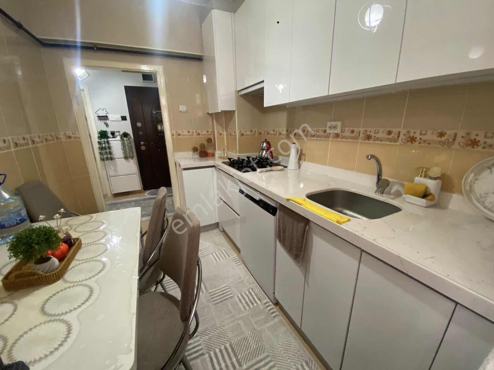 Ata Caddesi 2+1 Yüksek Griş Altta Daire Var Yapılı Merkezi Konum — fotoğraf 2