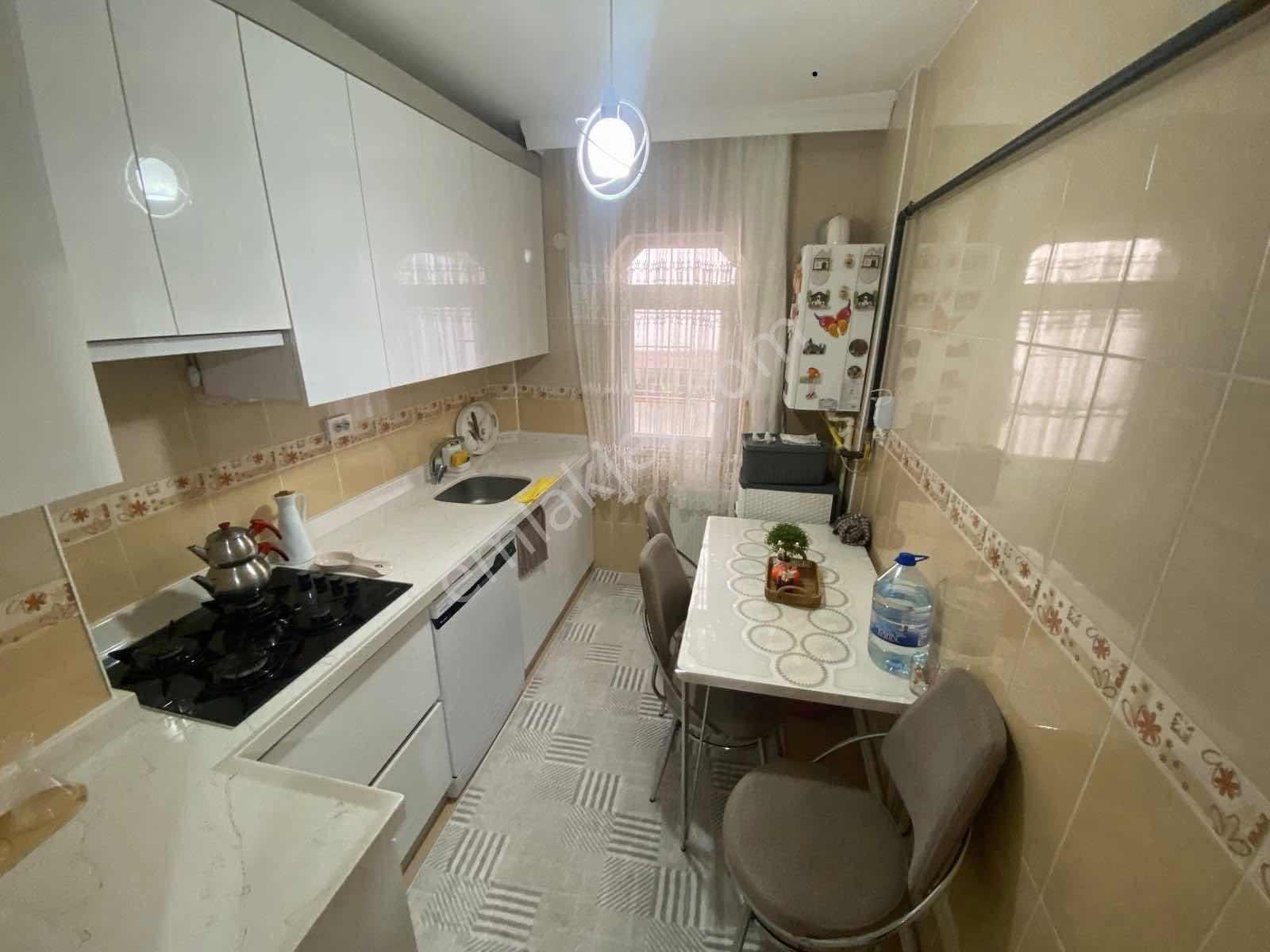Ata Caddesi 2+1 Yüksek Griş Altta Daire Var Yapılı Merkezi Konum — fotoğraf 4