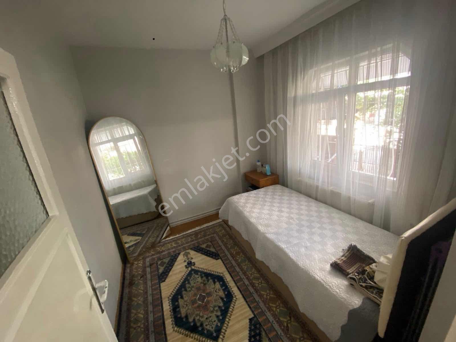 Ata Caddesi 2+1 Yüksek Griş Altta Daire Var Yapılı Merkezi Konum — fotoğraf 13