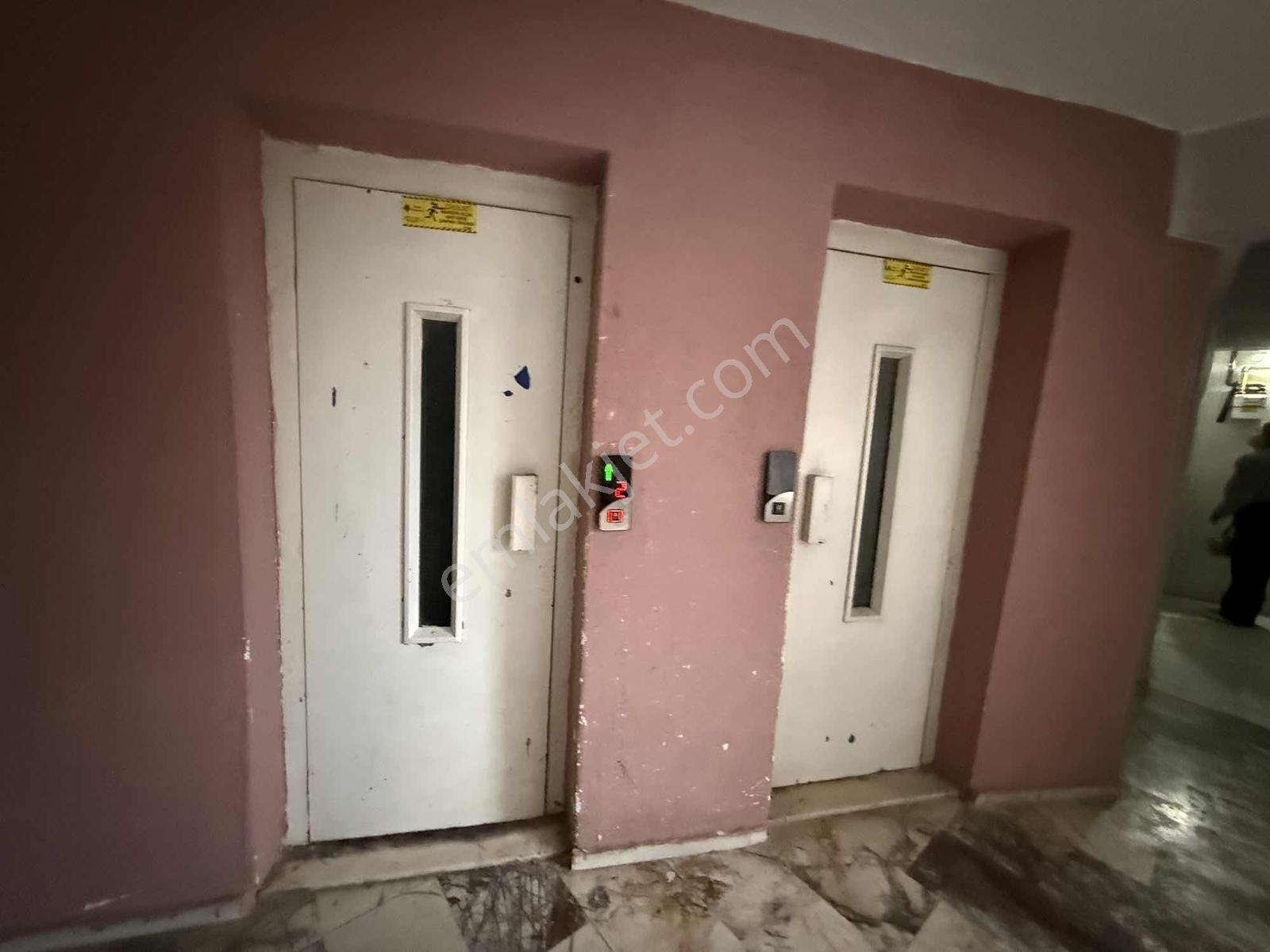 Cumhuriyet Mah. Barış Sit Doğalgazlı Asansörlü İzban'a Yakın 2+1 — fotoğraf 23