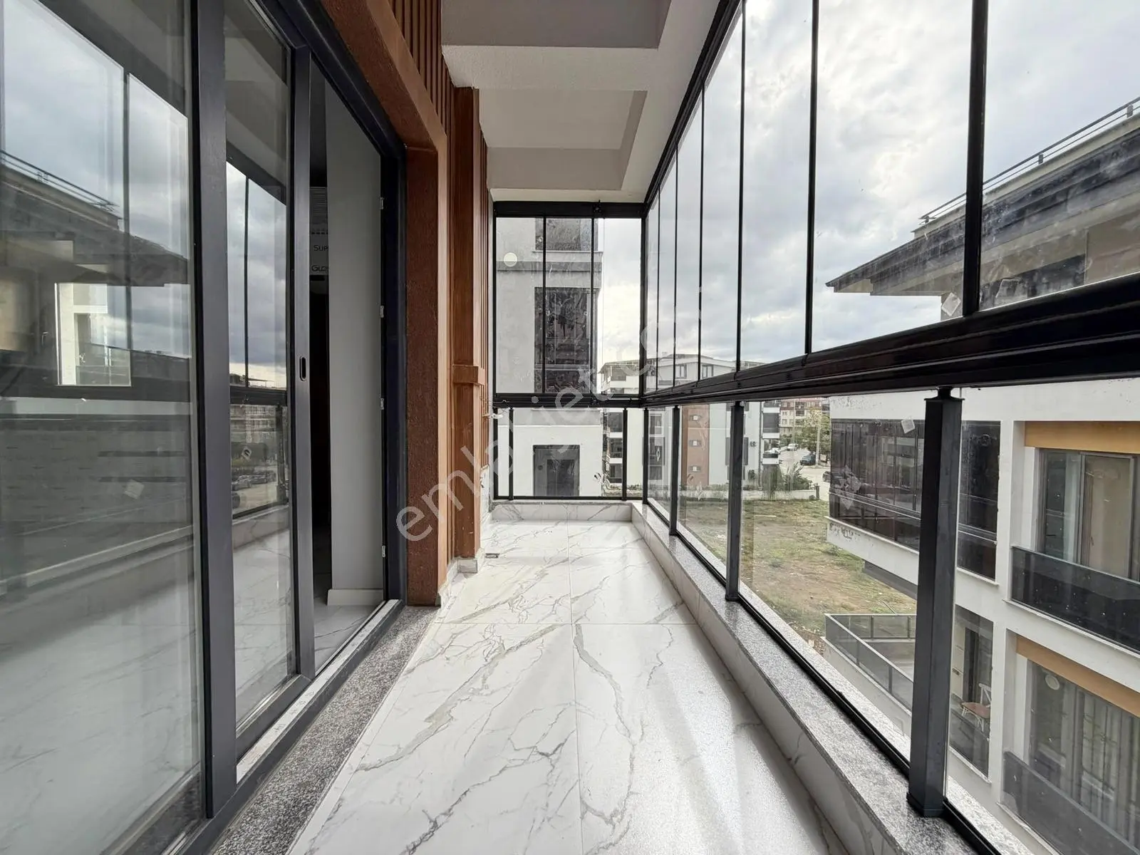 ▀güçten Altınkumda Ara Kat Yerden Isıtmalı Lüx Tasarım 2+1 Daire — fotoğraf 8
