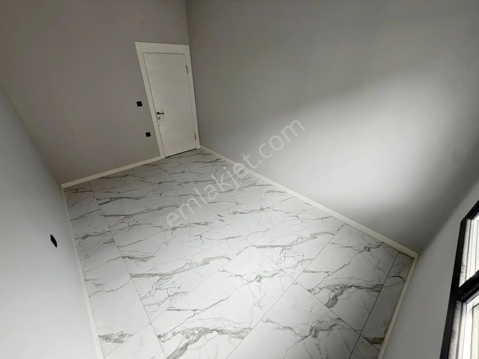 ▀güçten Altınkumda Ara Kat Yerden Isıtmalı Lüx Tasarım 2+1 Daire — fotoğraf 14