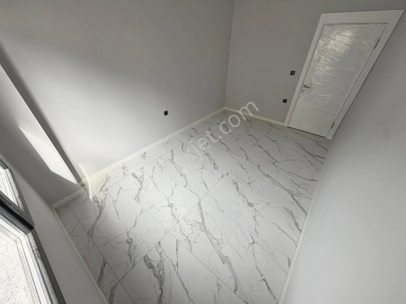 ▀güçten Altınkumda Ara Kat Yerden Isıtmalı Lüx Tasarım 2+1 Daire — fotoğraf 26