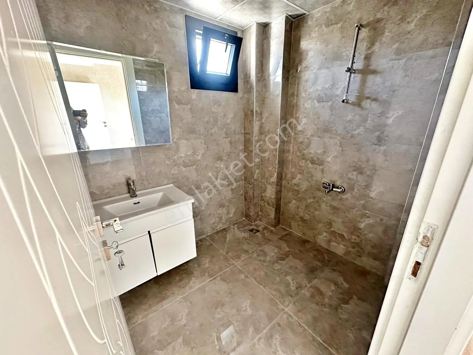 Alpaslan1'de Çift Balkon Üç Cepheli Masrafsz Ultra Lüx 3+1 Daire — fotoğraf 25