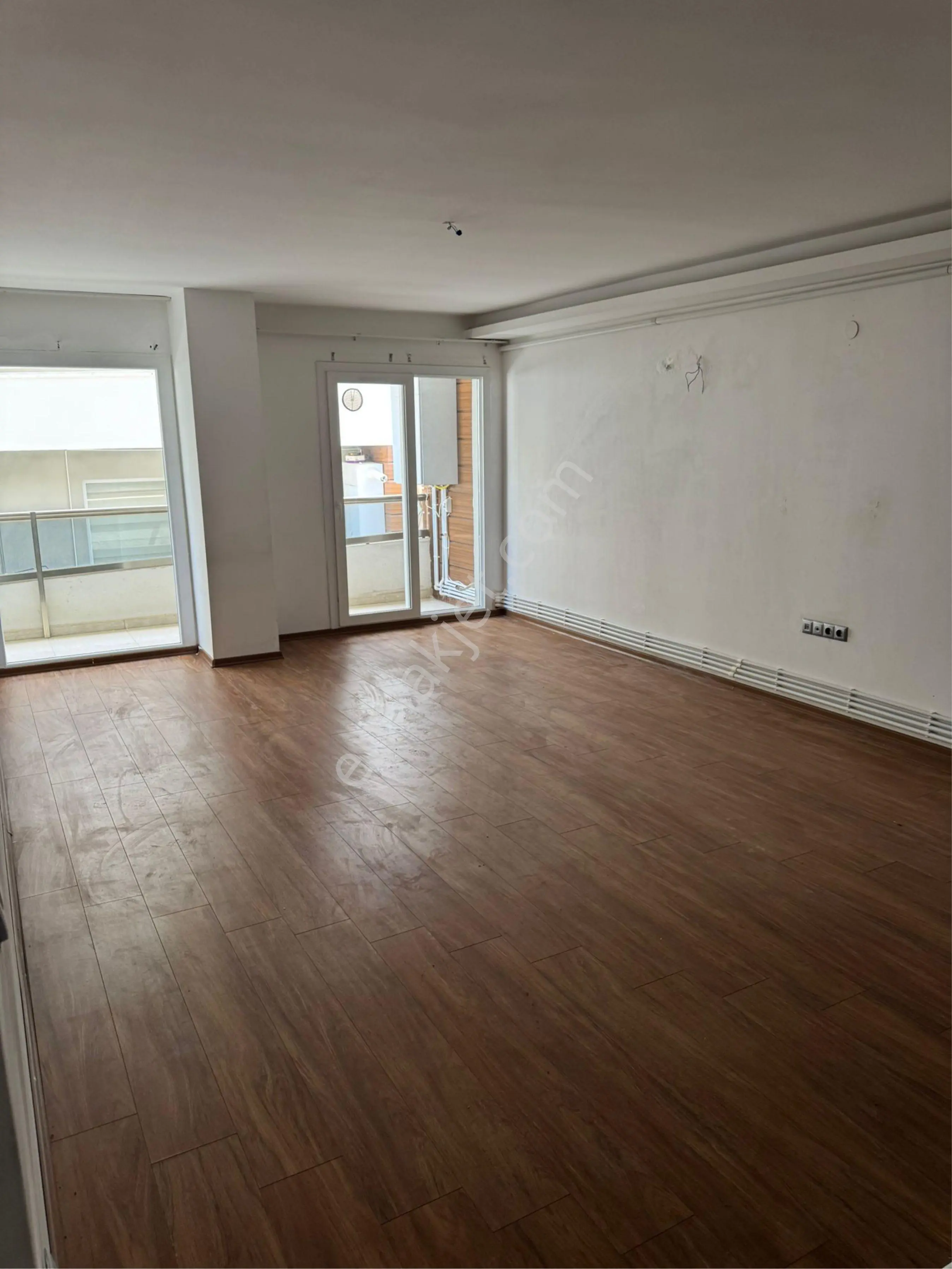 İkiçeşmelik’te Havuzlu Sitede Asansörlü, Geniş Kullanımlı 2+1 Satılık Daire 🏡 — fotoğraf 3