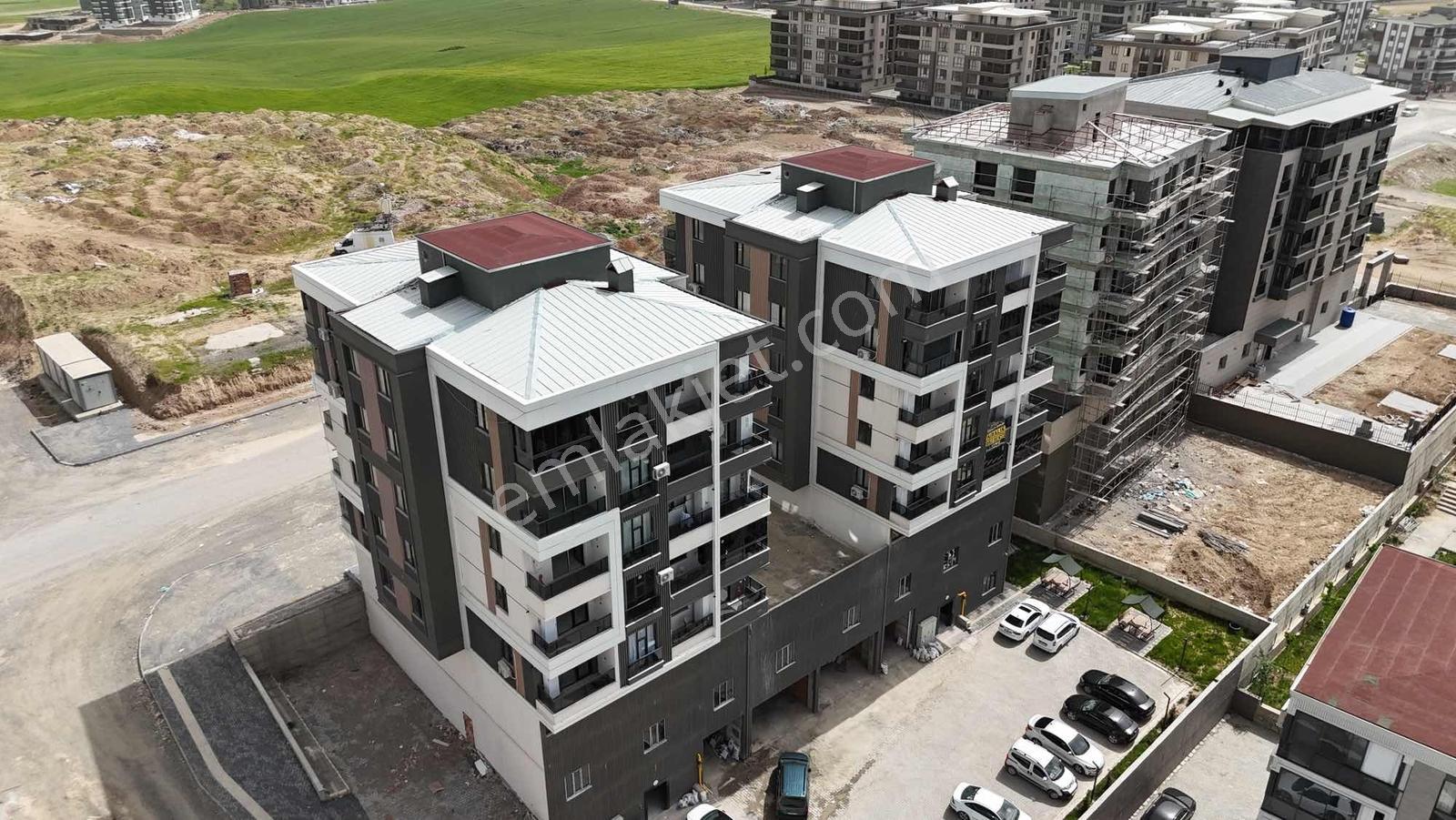Mutlu Rezidansta Satılık Merkezi Ferah 1+1 Cadde Cepheli Daire — fotoğraf 2