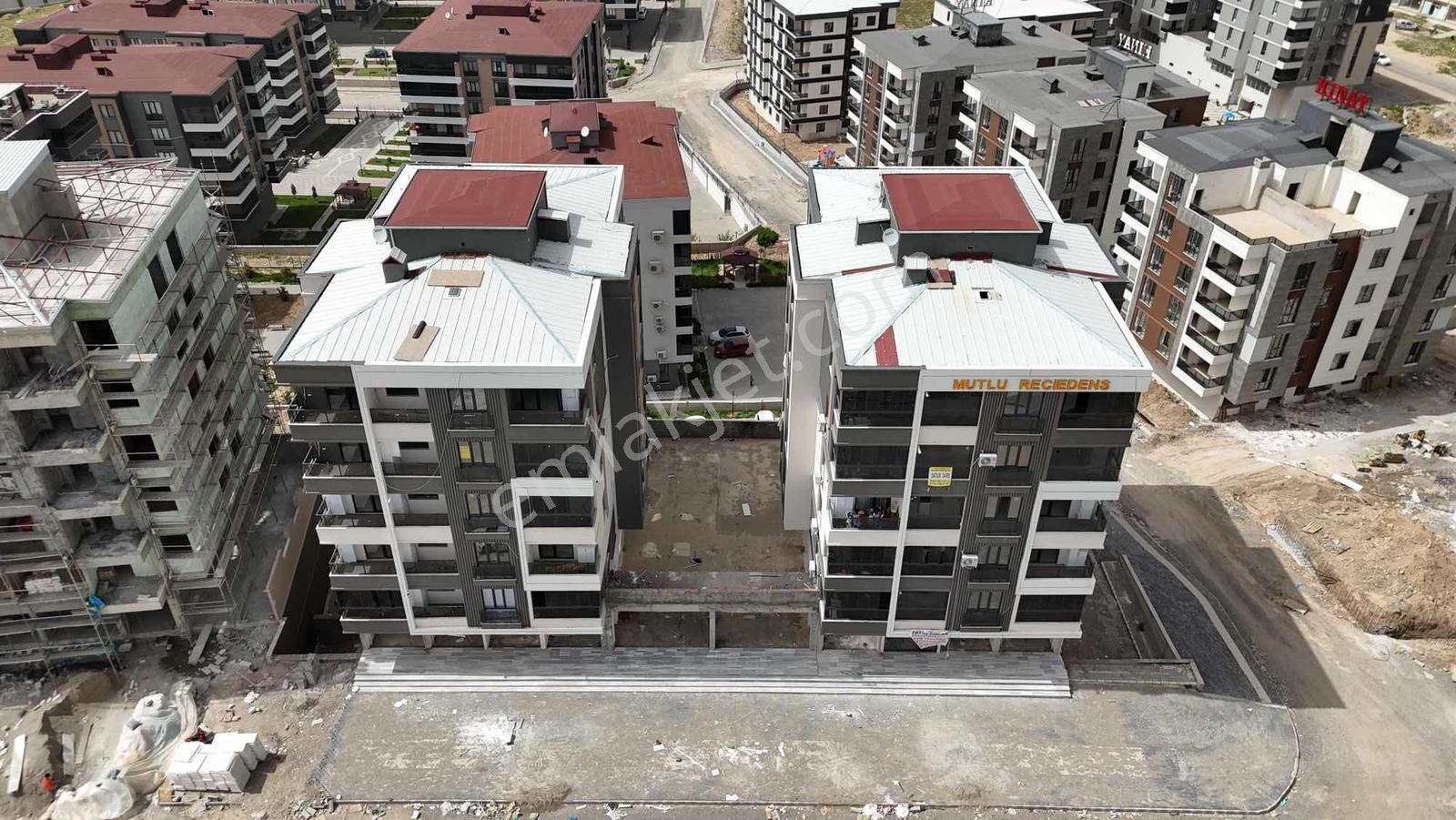 Mutlu Rezidansta Satılık Merkezi Ferah 1+1 Cadde Cepheli Daire — fotoğraf 3