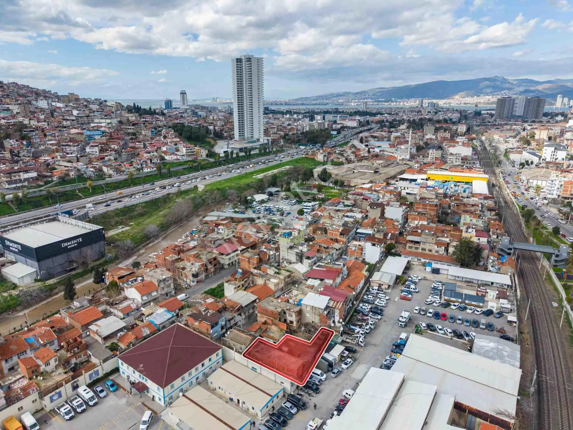 İzmir Konak Yenidoğan'da Yeşıldere Cd Yakını 3 Emsal Satılık Arsa — fotoğraf 2