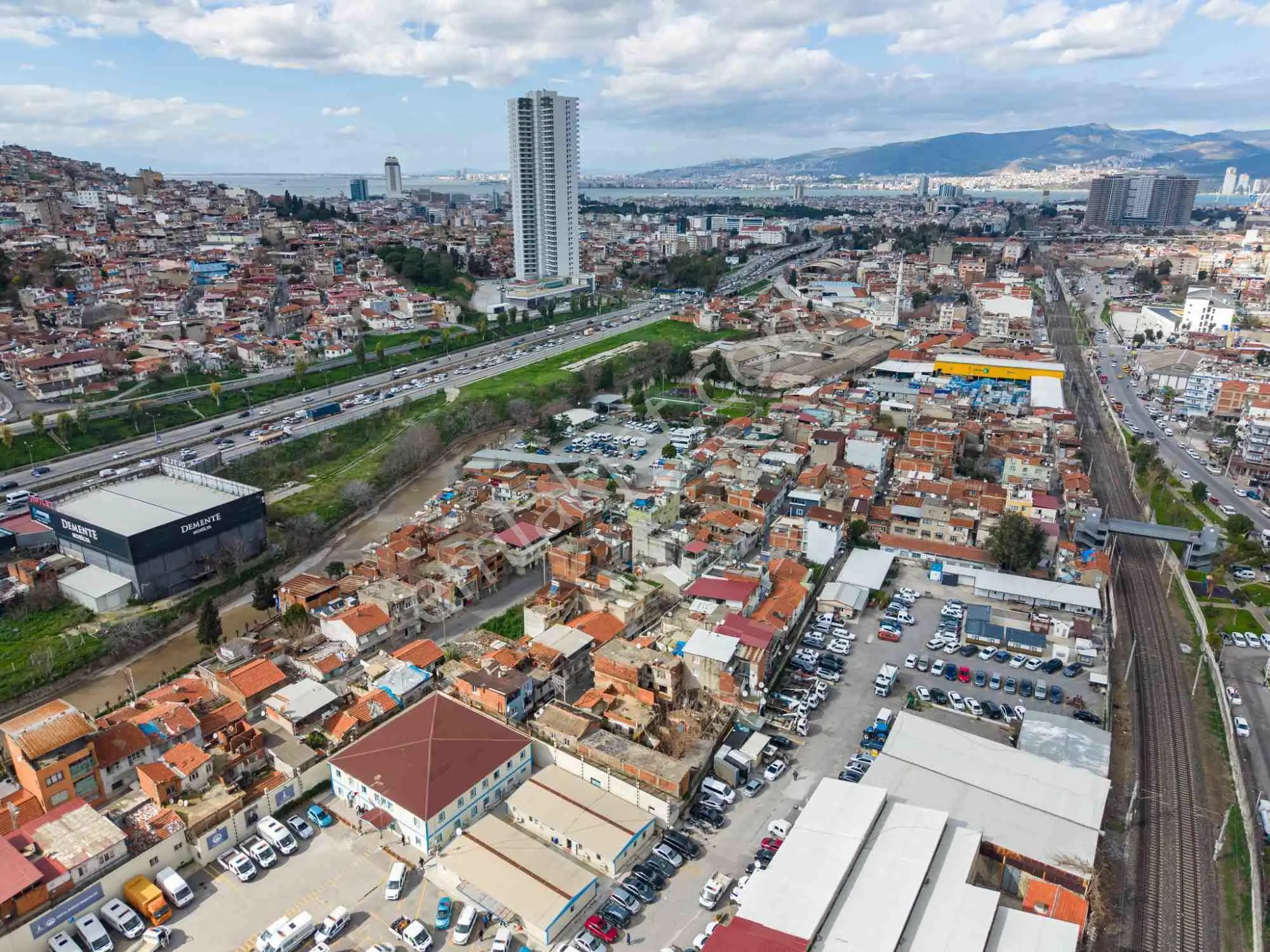 İzmir Konak Yenidoğan'da Yeşıldere Cd Yakını 3 Emsal Satılık Arsa — fotoğraf 25