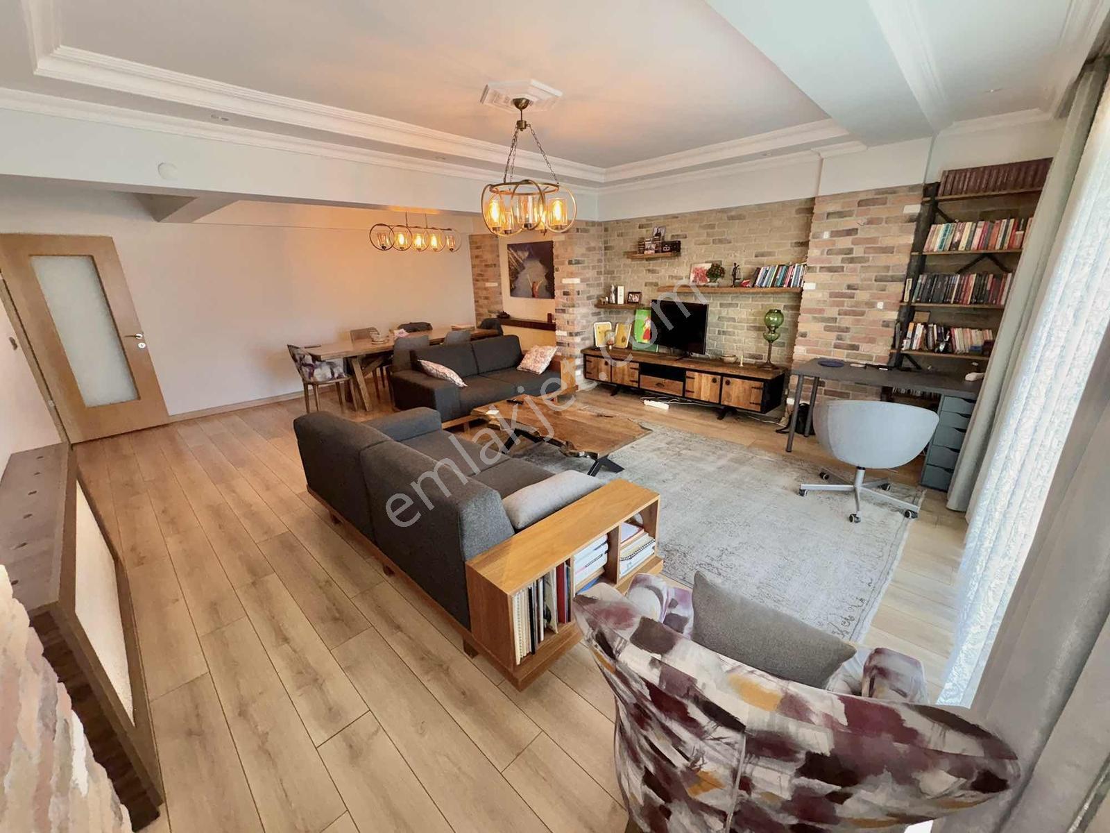 Nilüfer Emlak'tan 120m2 Asansörlü 2+1 Satılık Ara Kat — fotoğraf 2