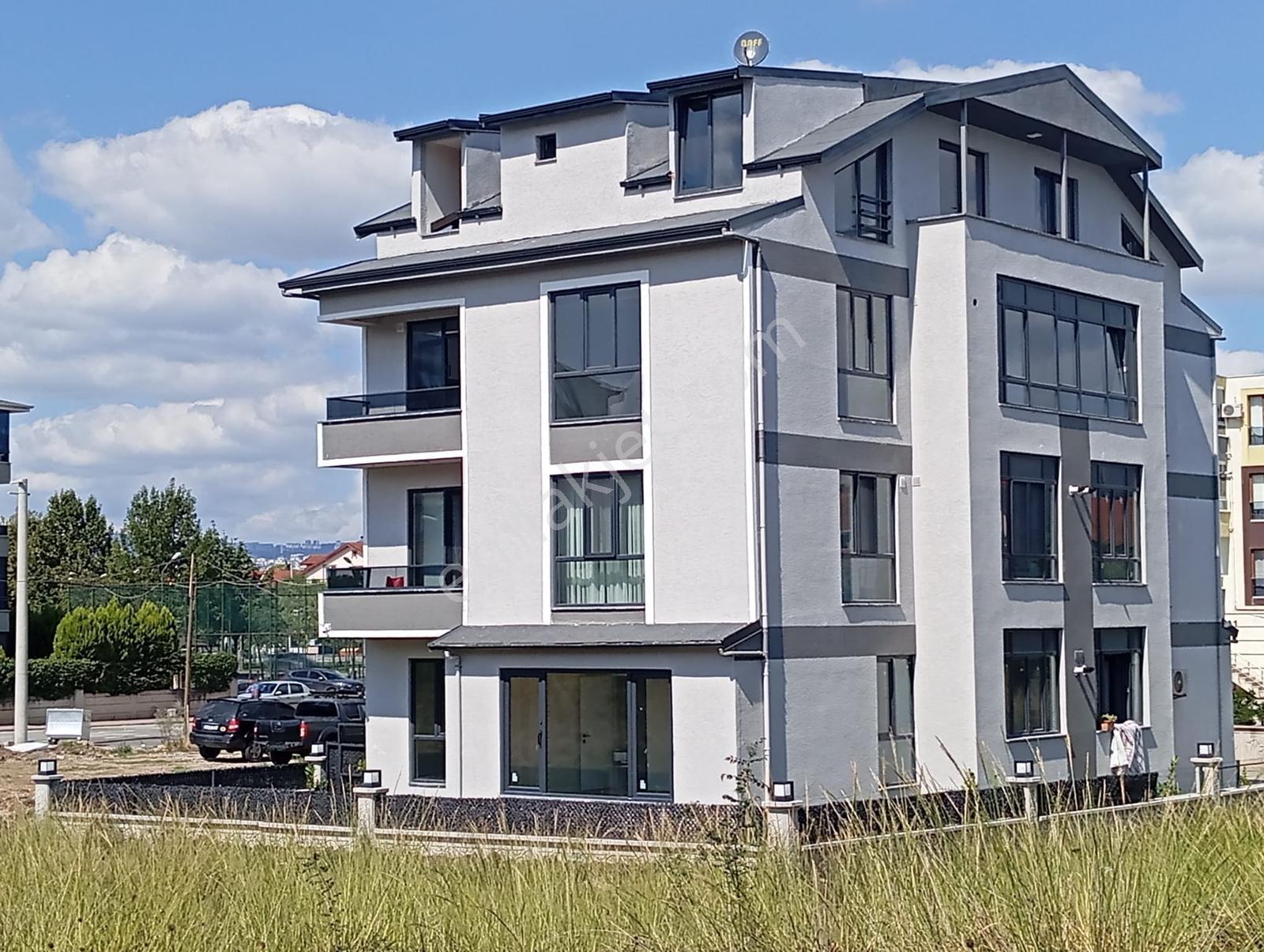 Başiskele Yeşilyurt Mah 2+1 Satılık Çatı Dublex Daire