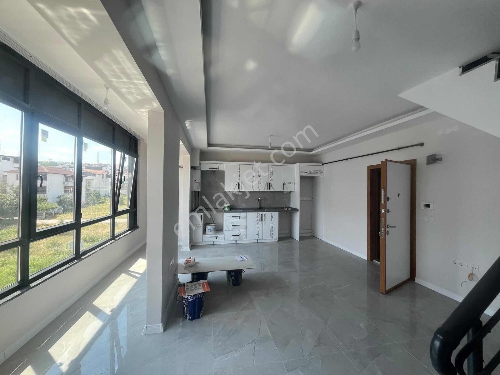 Başiskele Yeşilyurt Mah 2+1 Satılık Çatı Dublex Daire — fotoğraf 3