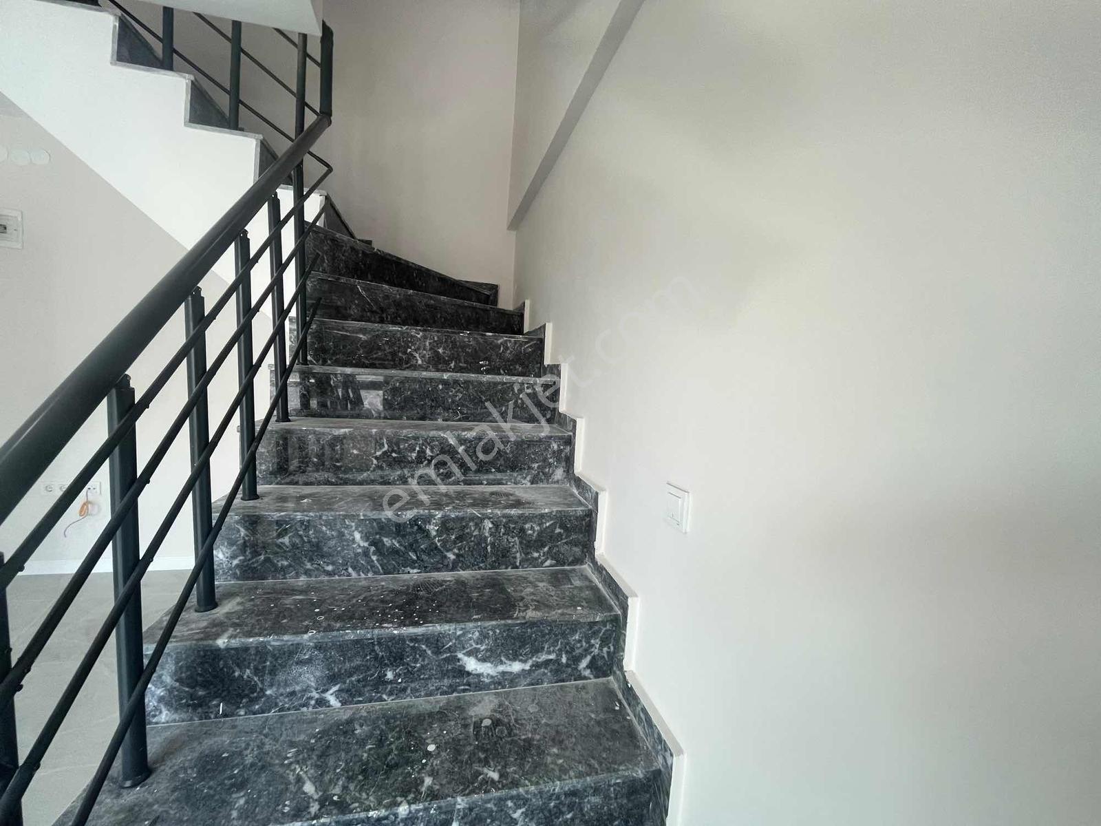 Başiskele Yeşilyurt Mah 2+1 Satılık Çatı Dublex Daire — fotoğraf 4