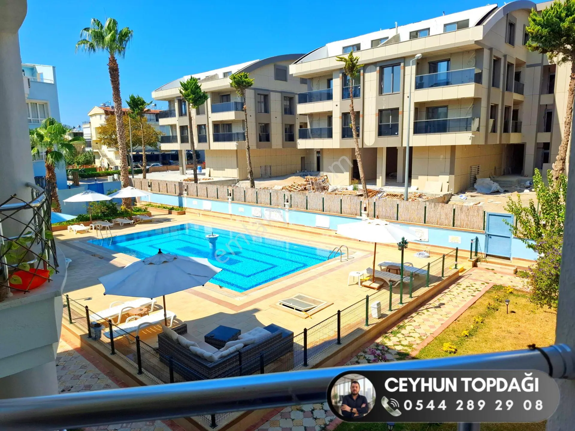 Didim'de Satılık Havuzlu Sitede 2+1 Orta Kat Ön Cephe Havuz Manzaralı Daire — fotoğraf 3